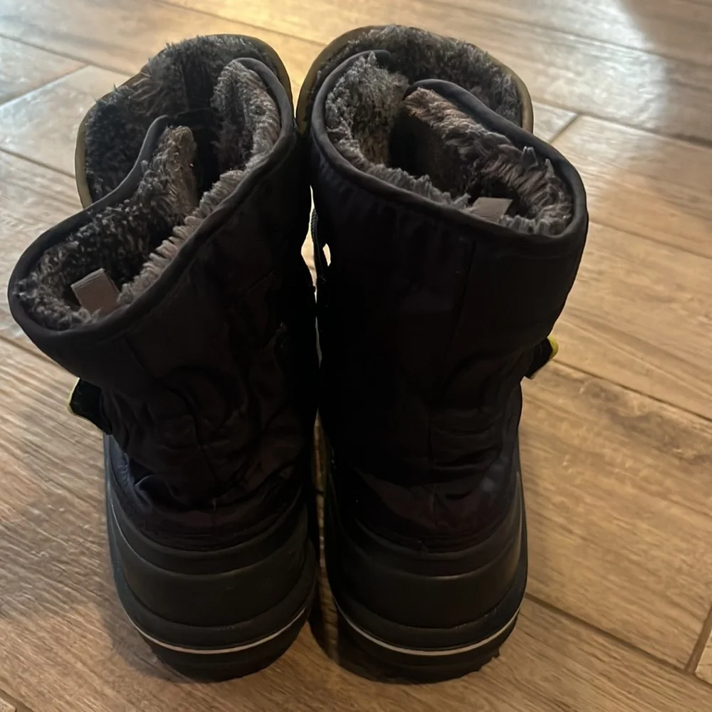 The Children’s Place faux fur lined snow boots, sz 4